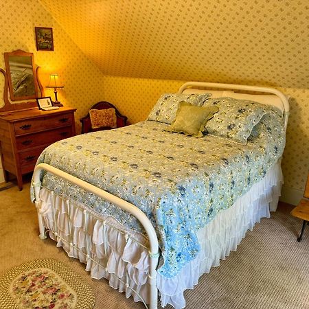 Pansy'S Parlor Bed & Breakfast Golden Eksteriør billede