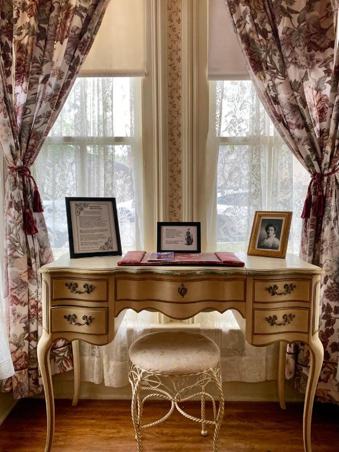 Pansy'S Parlor Bed & Breakfast Golden Eksteriør billede
