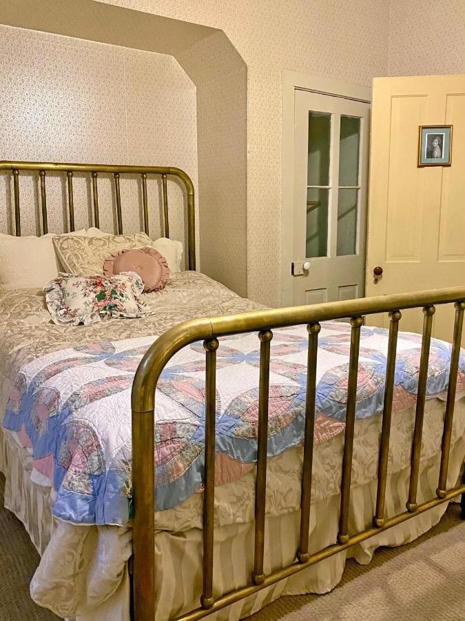 Pansy'S Parlor Bed & Breakfast Golden Eksteriør billede